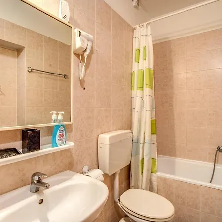 Otel Artromano 2*