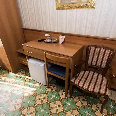 Artromano Hotel 2*