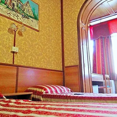 Отель Artromano 2*